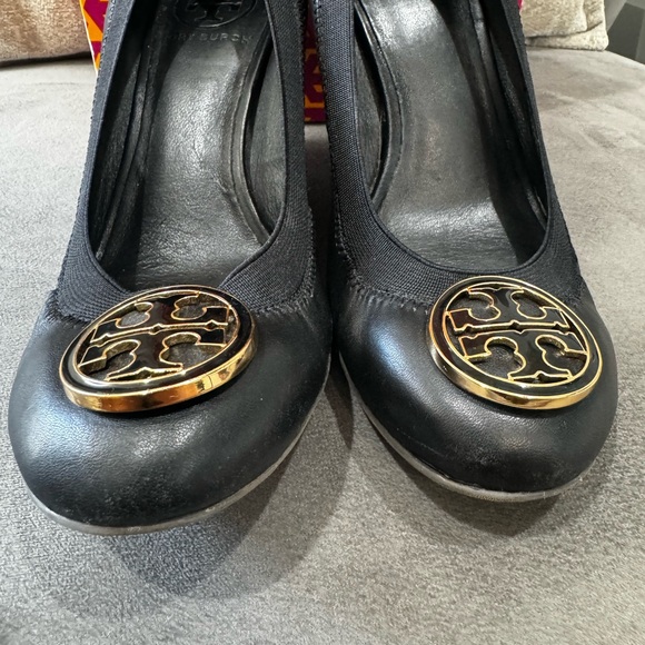 Tory Burch Caroline Elastic Wedge - Picture 6 of 14